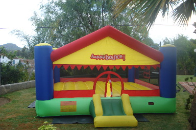 CASTILLO HINCHABLE HAPPY BOUNCE DE CUATRO METROS POR CINCO